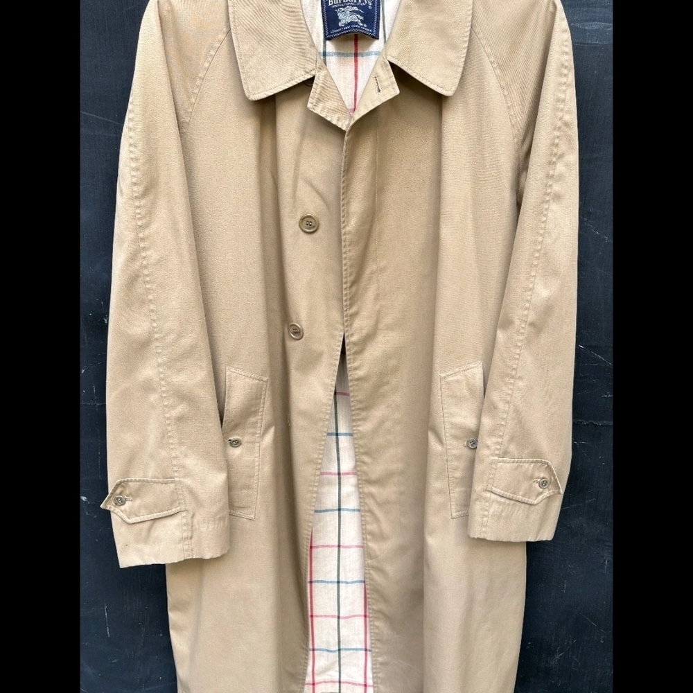 SOLD!!! Vintage 1960s International Burberry Tan Trench Coat